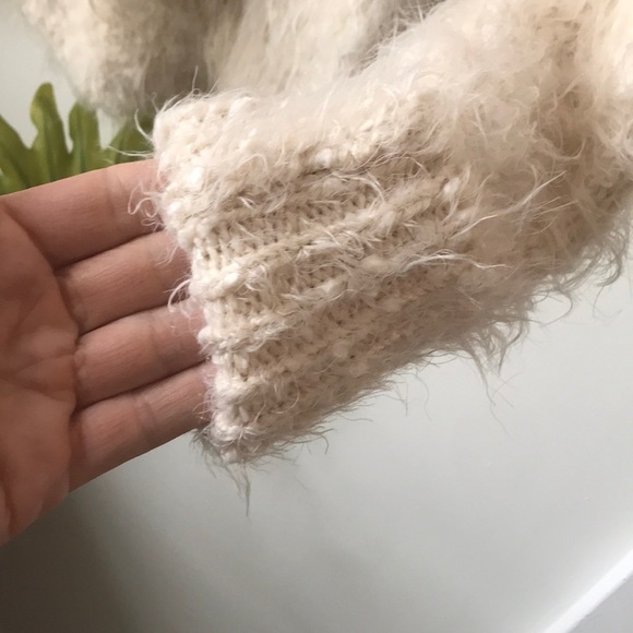 White crop sweater - Picture 3 of 4